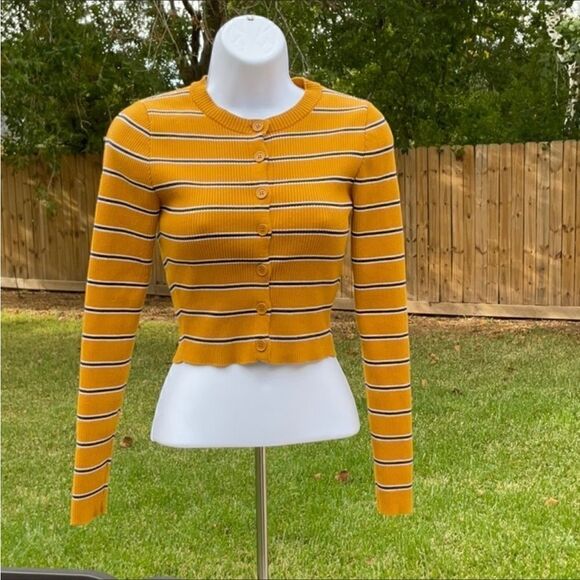 Take 50% OFF- Forever21 Striped Croptop Sweater, Size-S - Picture 1 of 5